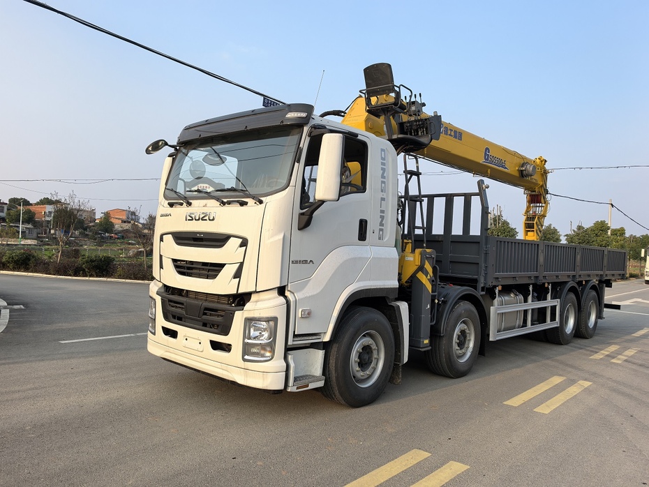 ISUZU GIGA 8×4 (44т) КМУ XCMG SQS500-5 (20т) БОРТ 8,0×2,54×0,55м